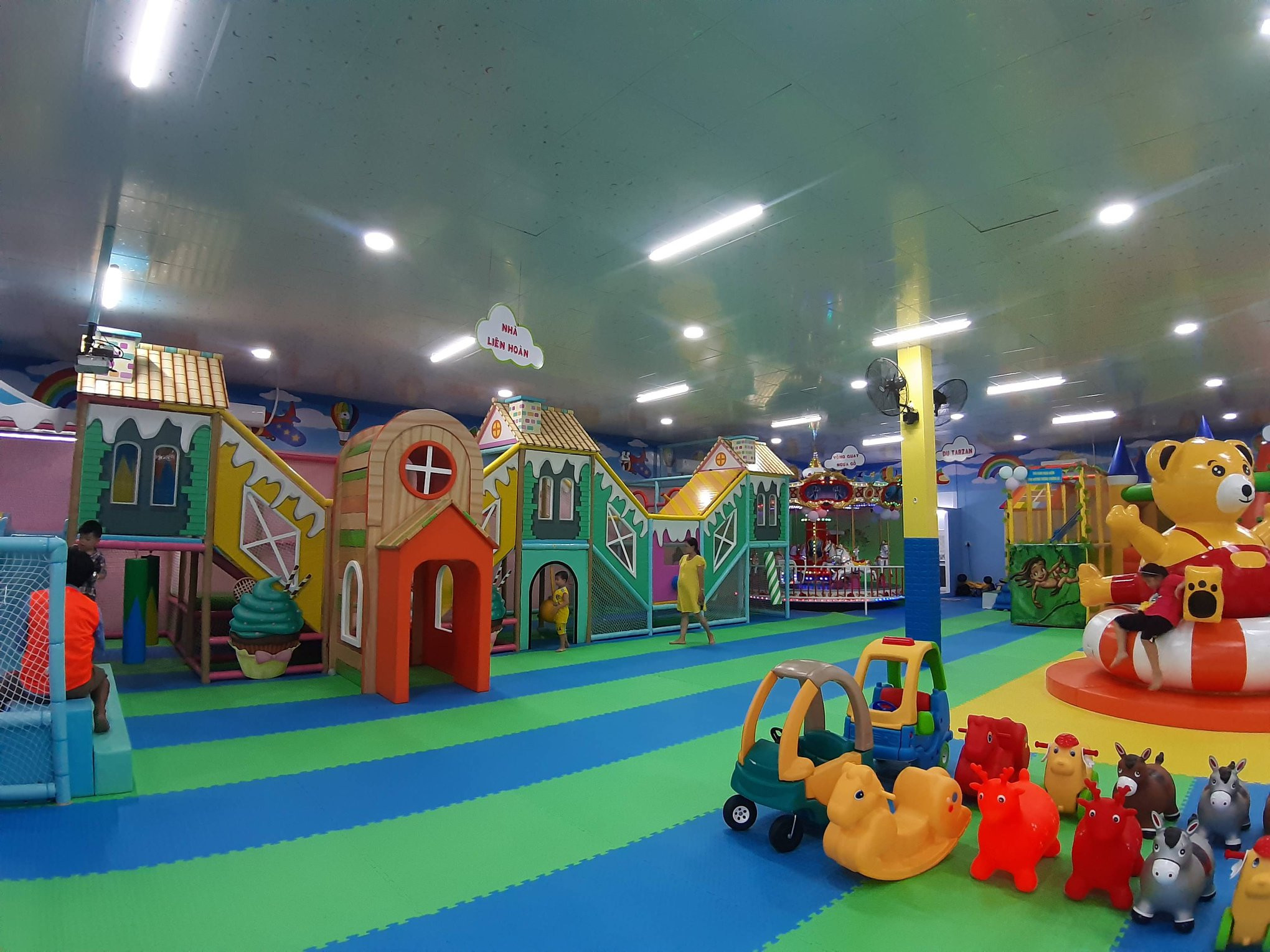 Khu Vui Chơi & Coffee Sóc Nhí