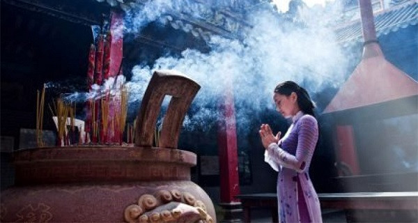 cầu duyên chùa Hà