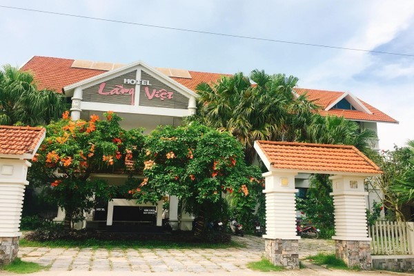 Khách sạn và resort Làng Việt