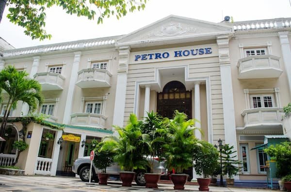 Khách Sạn Petro House