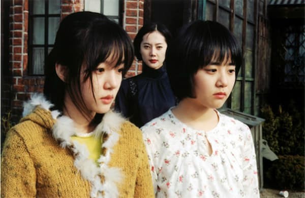 Câu chuyện hai chị em ( A Tale of Two Sisters) - 2003